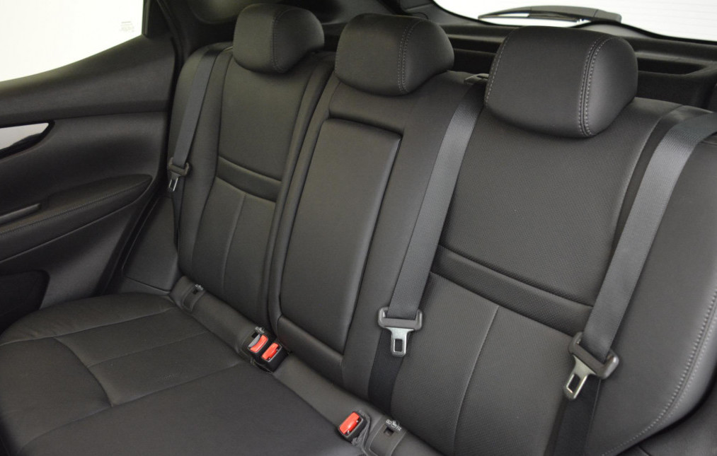 Nissan Qashqai Tekna rear seats in leather